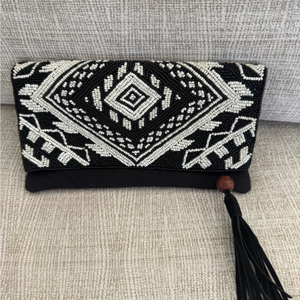Rip Curl Black and White bead Patterned Clutch